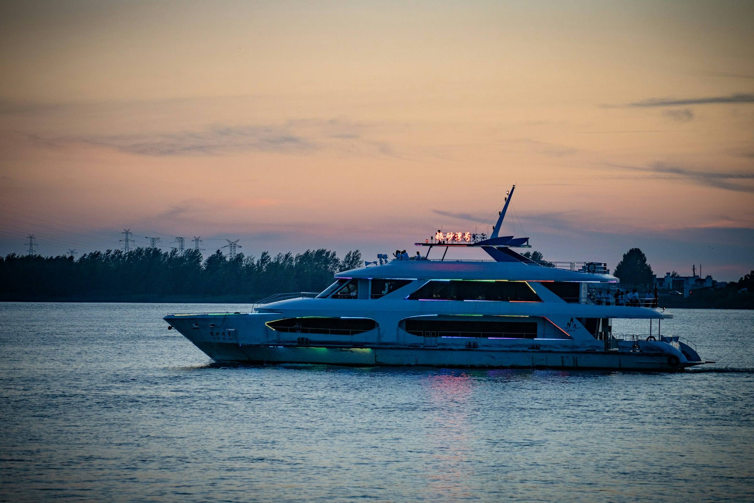 80' Sunseeker Yacht